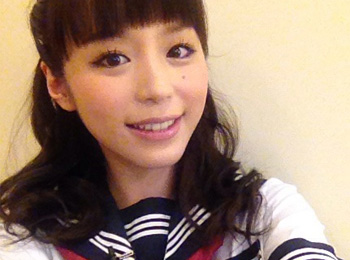 Aya-Hirano-Previews-Her-Sailor-Uniform-for-Osamu-Hayashis-Imadesyo!-Kouza